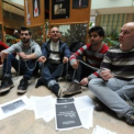 Felfüggesztették a demonstrációt a kormányhivatal épületében